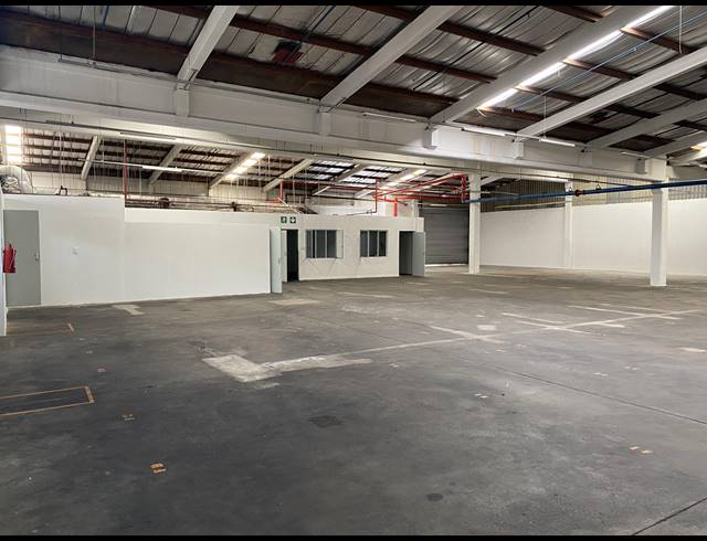 1,392M² WAREHOUSE TO LET IN NEW GERMANY